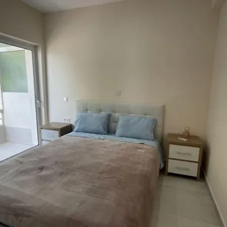 Modern Beachfront Mamizona דירה