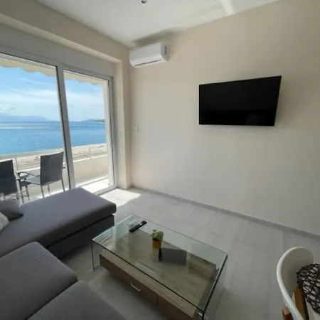 Modern Beachfront Mamizona לוטראקי