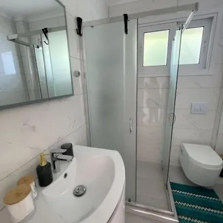 Modern Beachfront Mamizona דירה *