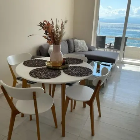 Modern Beachfront Mamizona Apartment *