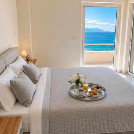 Modern Beachfront Mamizona דירה